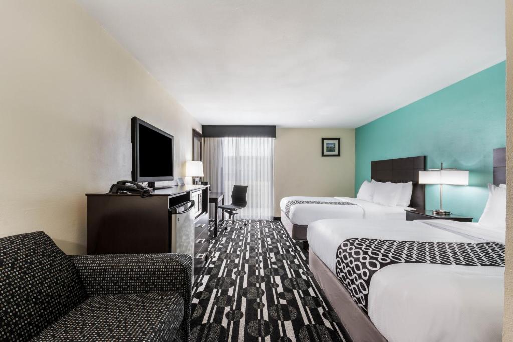 BrickTown Hotel & Suites